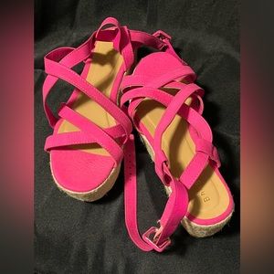 NWOB Bamboo pink straps thick heels sandals 7.5